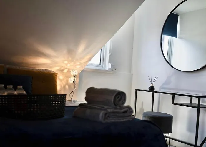 Modern Cozy 2-Bedroom Family Friendly
