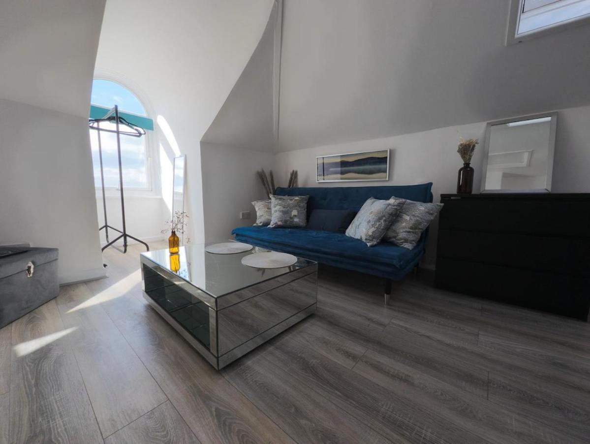 Modern Cozy 2-bedroom Family Friendly Apartment