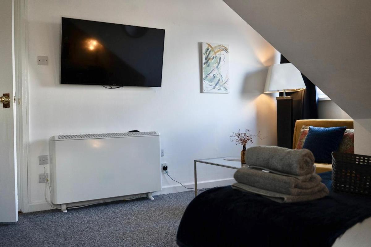 Modern Cozy 2-bedroom Family Friendly *
