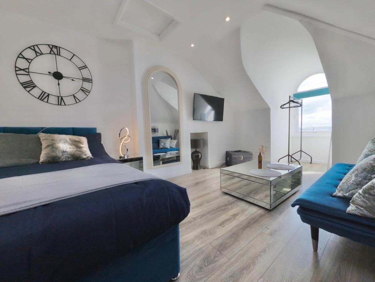 Apartment Modern Cozy 2-bedroom Family Friendly *