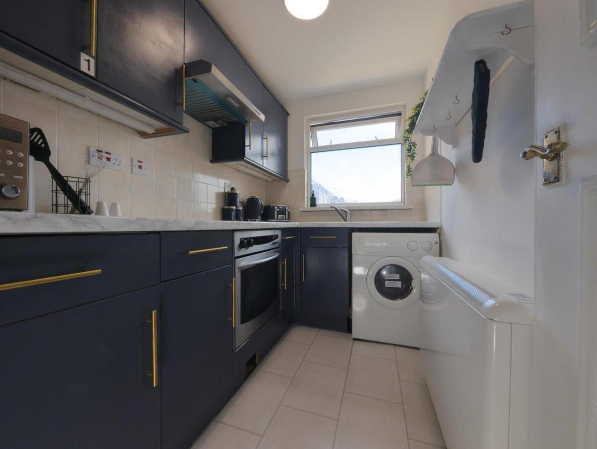 Modern Cozy 2-bedroom Family Friendly